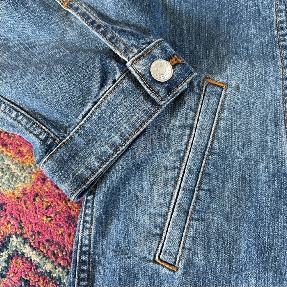 Chico's | Women’s Medium Blue Denim Long Line Button Front Jean Jacket Sz 12-14 - Picture 10 of 15